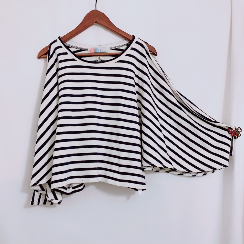 📌Free People Oversized Cropped Cold Shoulder Top
